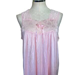 Vanity Fair vintage nightgown sleeveless with lace bow top Length 51”, bust 22”